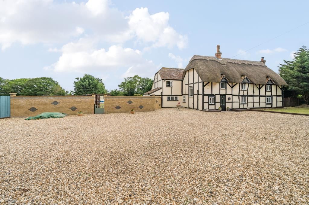 3 bed detached house for sale in Crookham Common RG7, Zoopla