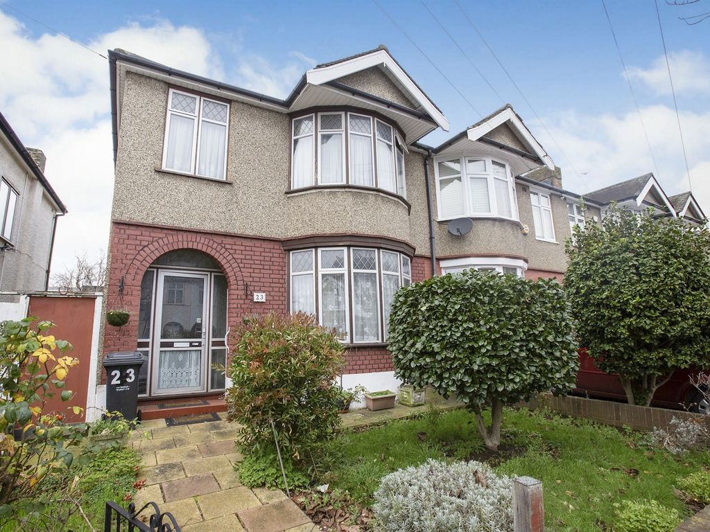 3 bed end terrace house for sale in Sheringham Drive, Barking IG11, £