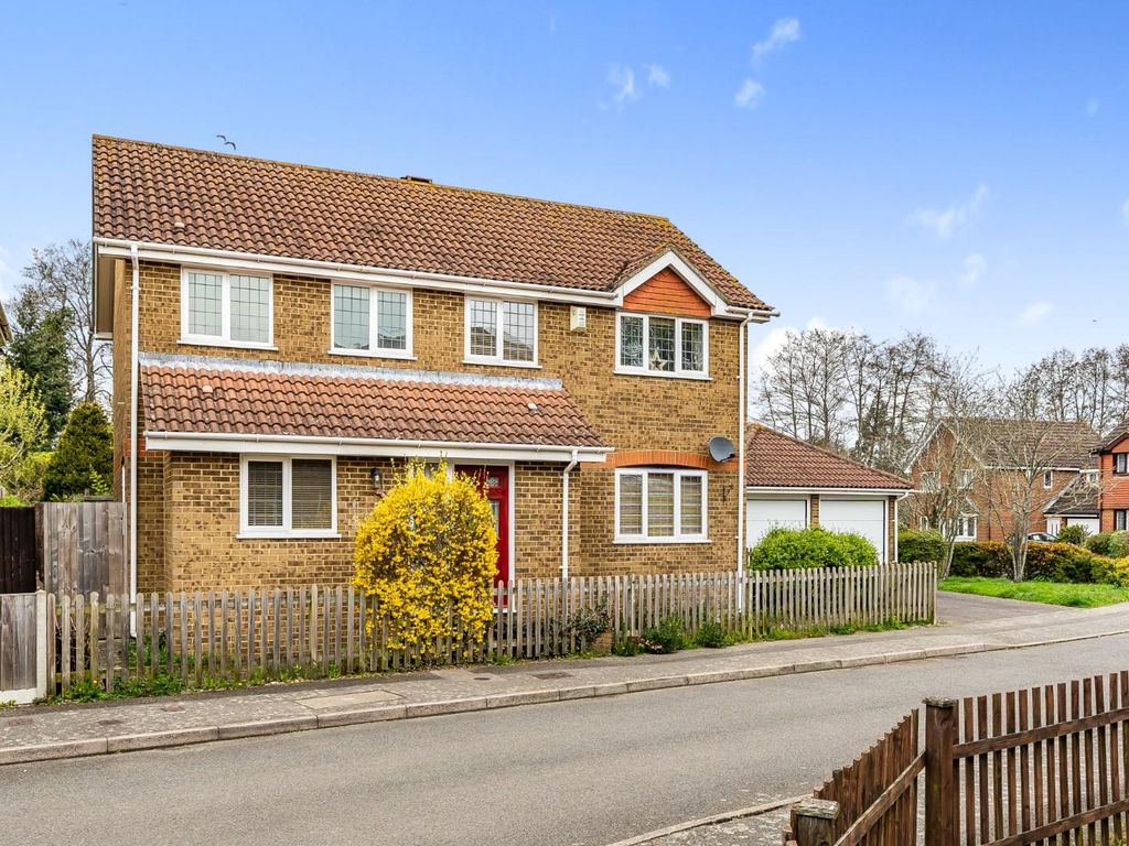 4 bed detached house for sale in Kingfisher Close, Sevington, Ashford