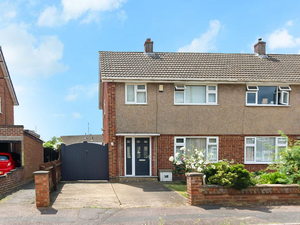 3 bed semidetached house for sale in Cedar Way, Wellingborough NN8