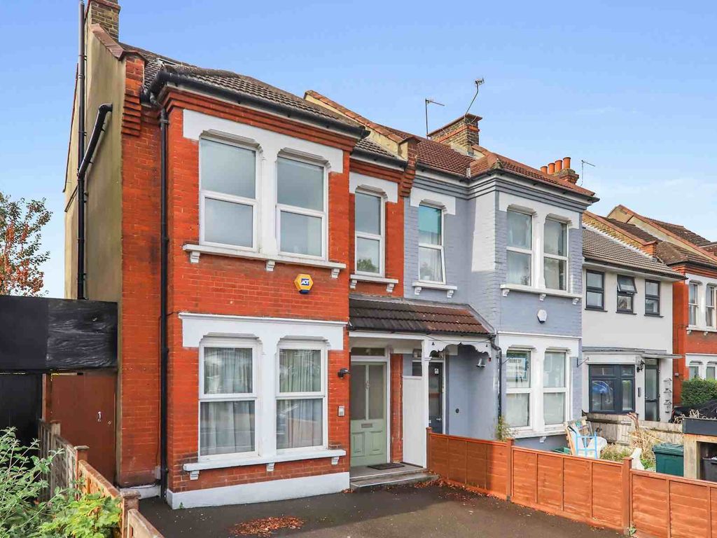 Room to rent in Beckenham Road, Beckenham BR3, £800 pcm Zoopla