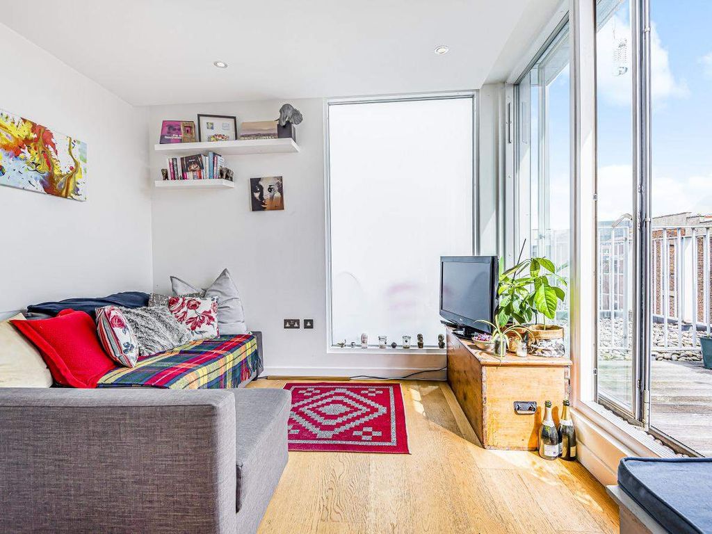 Woodger Road, London W12