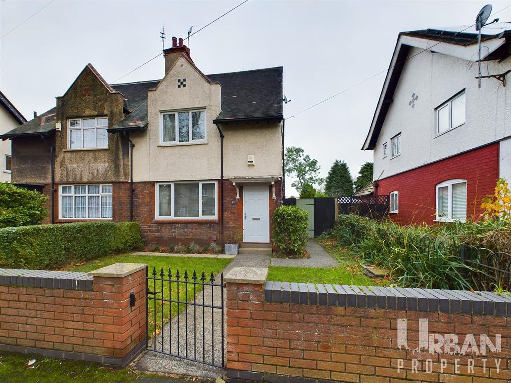 3 bed semidetached house for sale in Laburnum Avenue, Garden Village