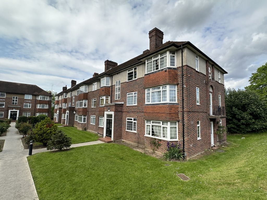 2 bed flat for sale in Flat 17 Ruskin Court, Winchmore Hill Road, Winchmore Hill, London N21