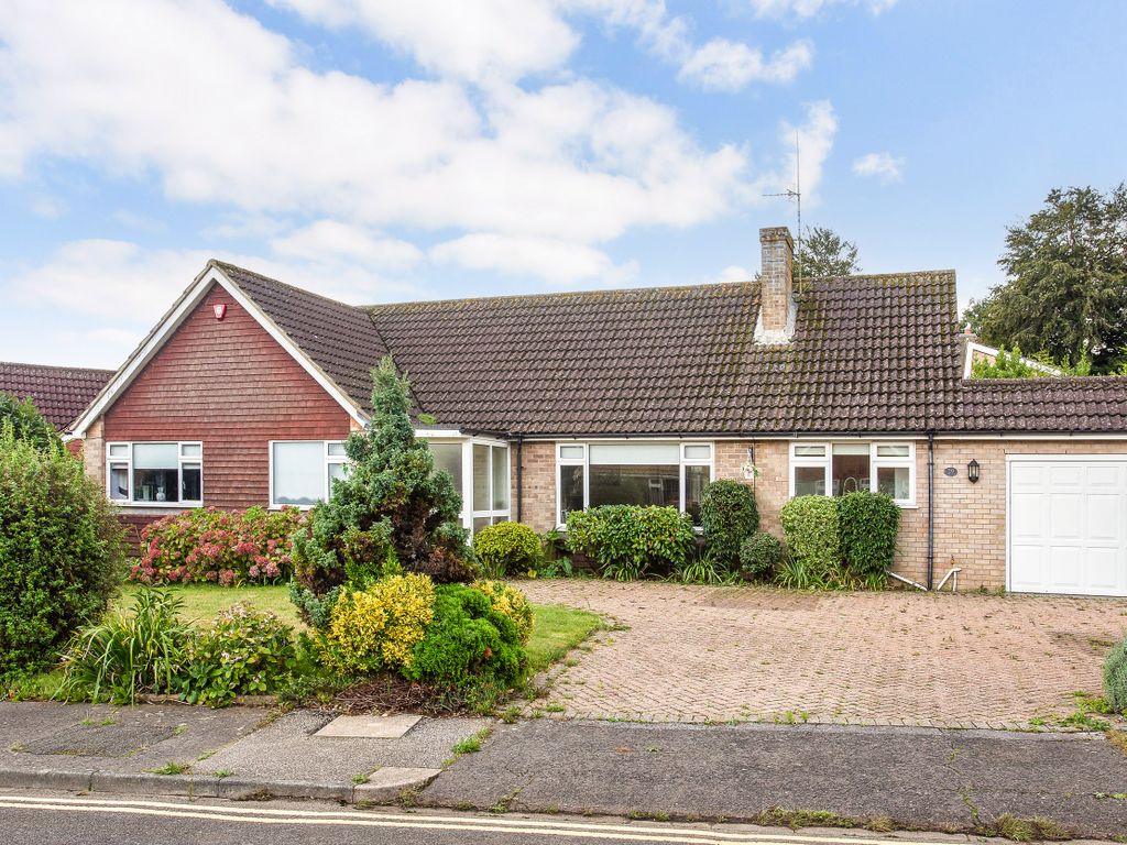 3 bed detached bungalow for sale in Hazeldene Meads, Brighton BN1, £