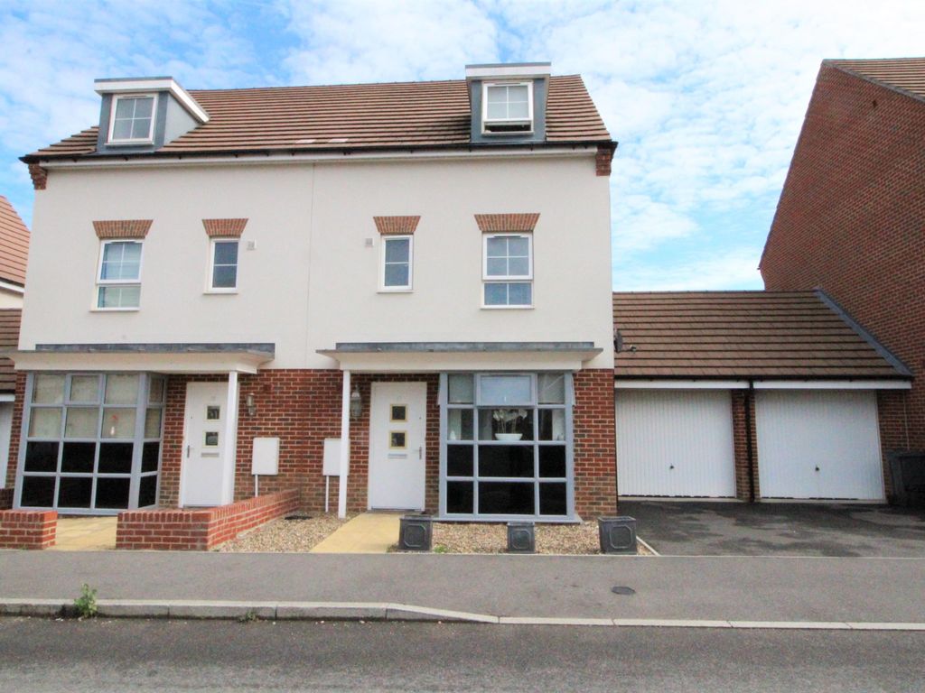 4 bed town house for sale in Whitlock Avenue, Wokingham RG40 Zoopla