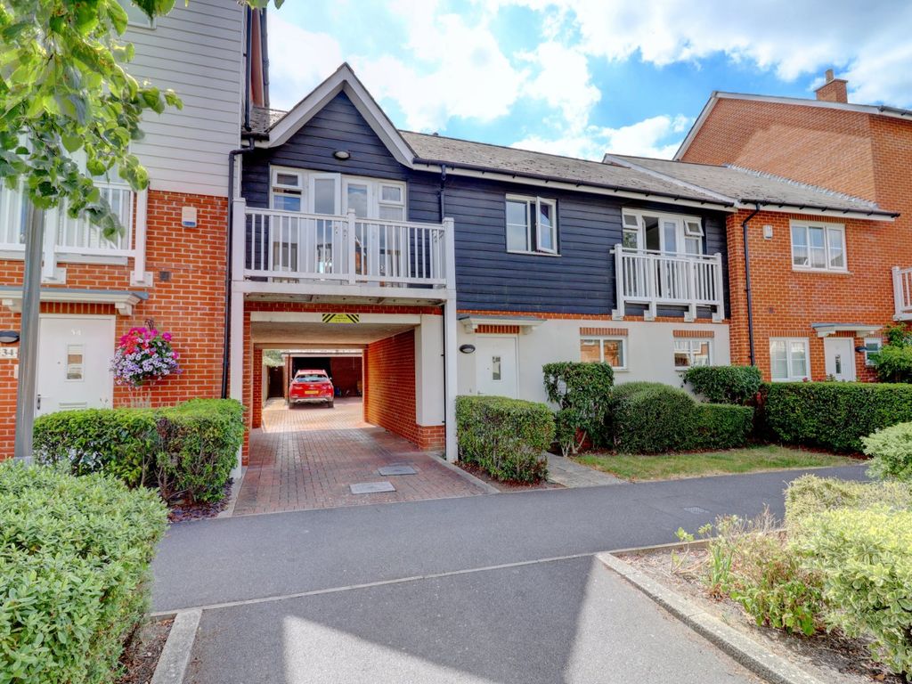 2 bed detached house for sale in Chequers Avenue, High HP11