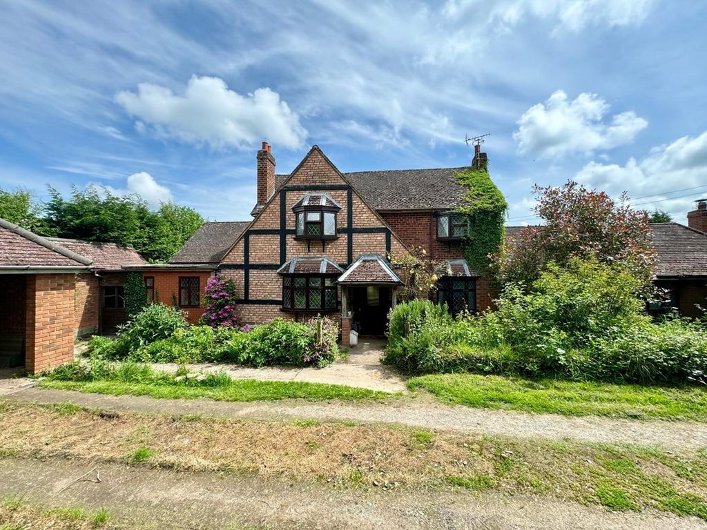 4 bed detached house for sale in Avenbury, Bromyard, Hereford HR7, £