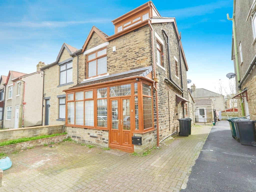 5 bed semidetached house for sale in Silverhill Drive, Bradford BD3, £