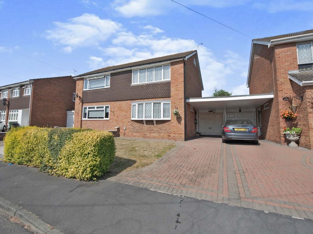 3 bed semidetached house for sale in Bamford Way, Collier Row, Romford