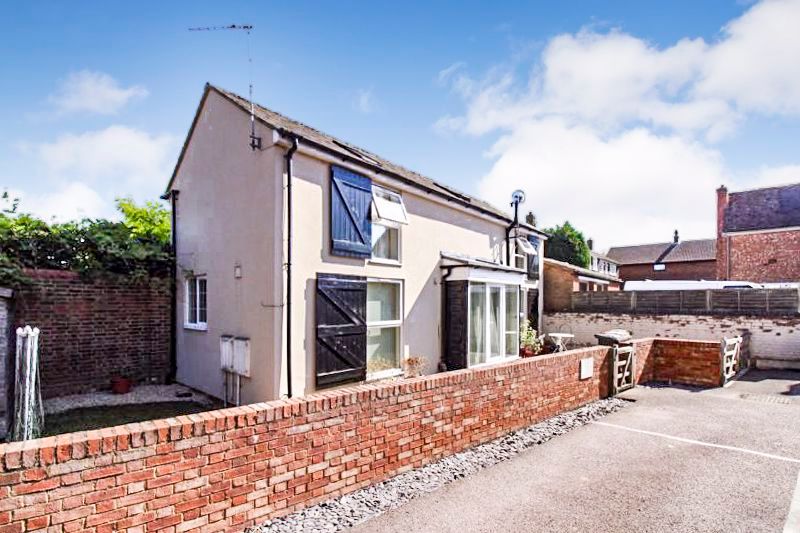 2 bed detached house for sale in Bedford Road, Great Barford, Bedford