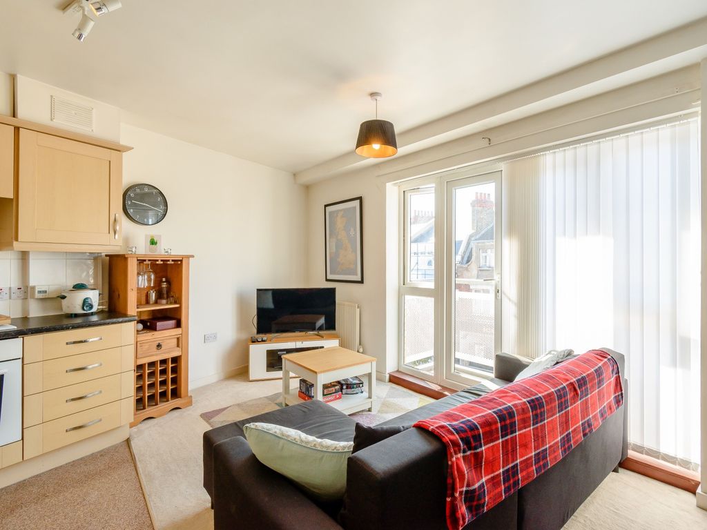 1 bed flat to rent in Langtry House, 1A Coombe Road, Kingston Upon