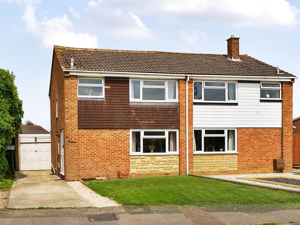 3 bed semidetached house for sale in Crown Drive, Cleeve
