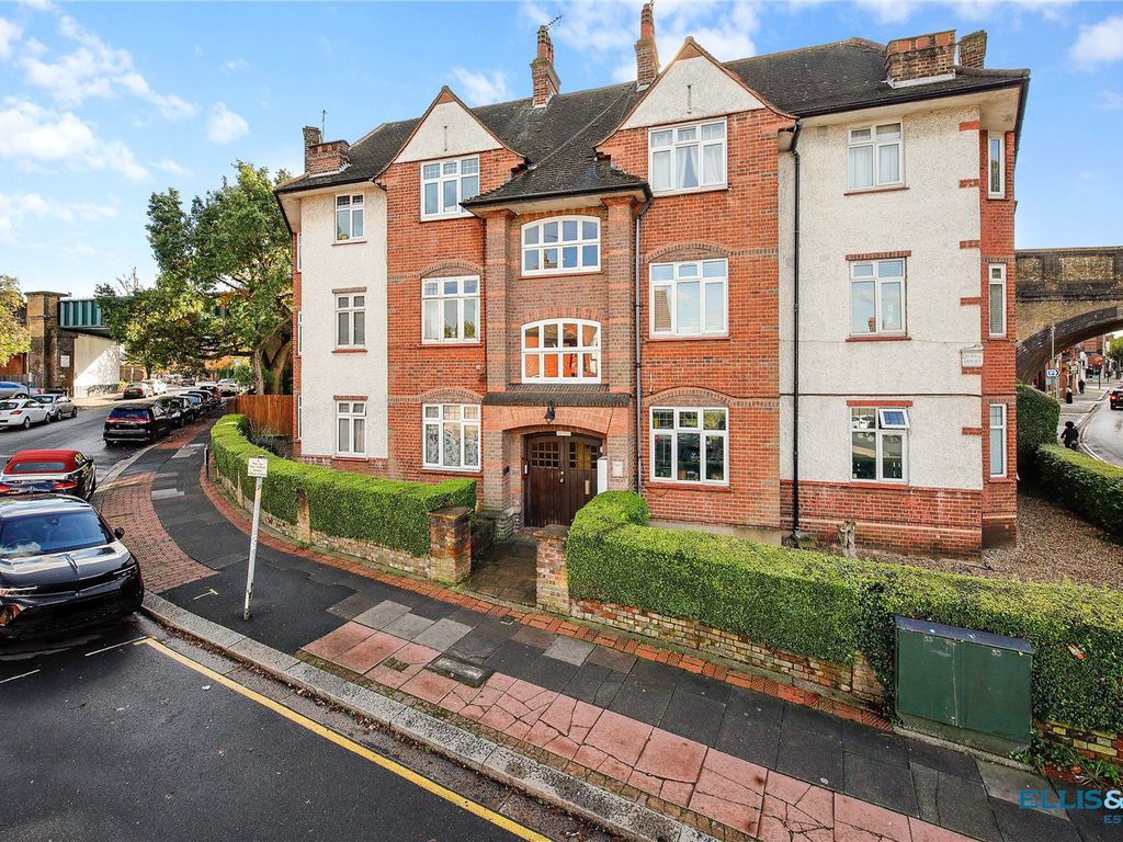 4 bed flat for sale in Crescent Court, Golders Green Crescent, London NW11, £500,000 Zoopla