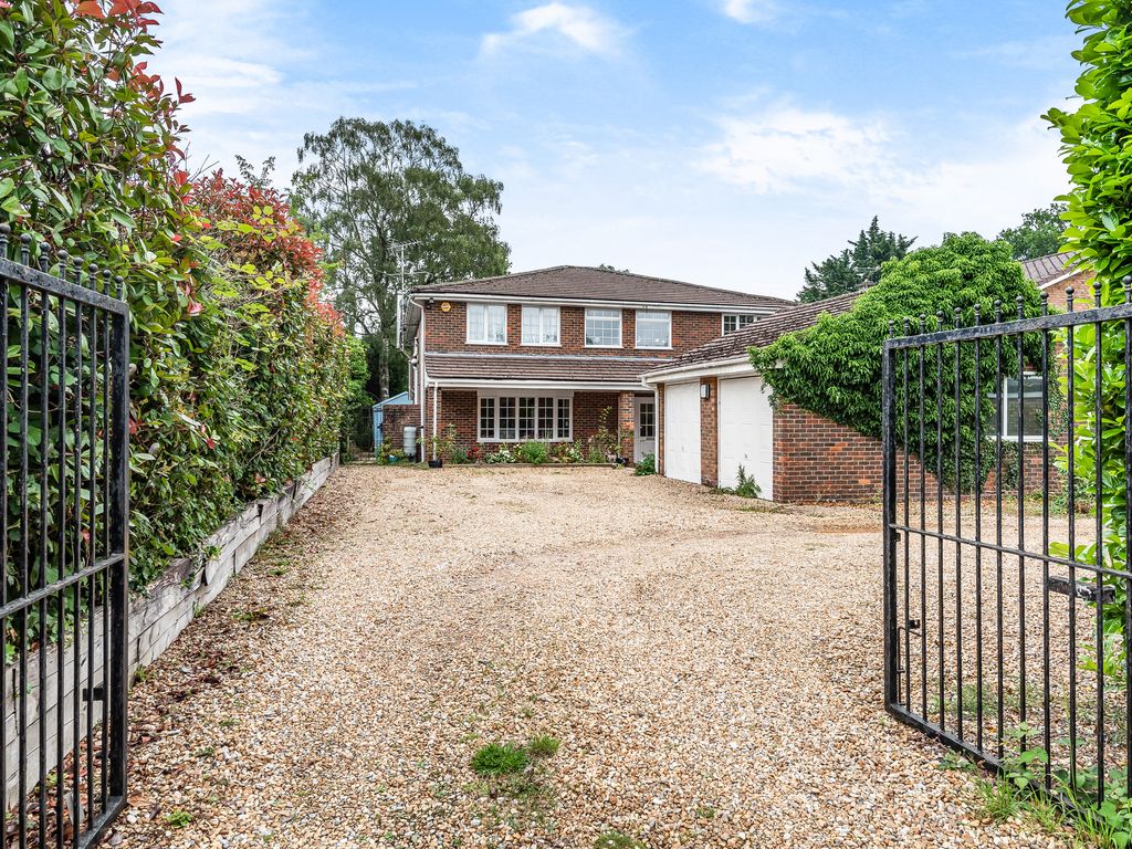 5 bed detached house for sale in Boyneswood Road, Medstead, Alton GU34