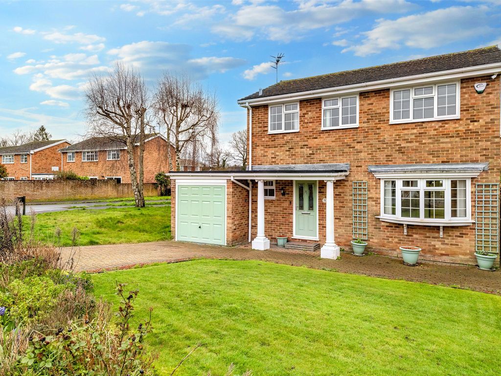 3 bed detached house for sale in The Cravens, Smallfield, Horley RH6