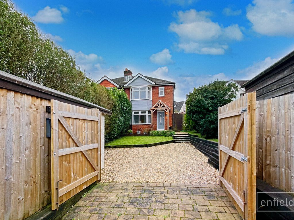 3 bed semidetached house for sale in Bursledon Road, Southampton SO19