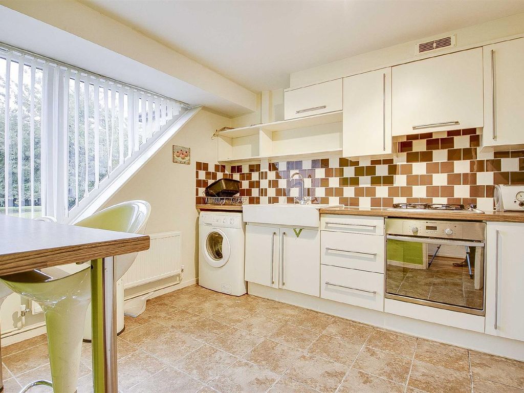 3 bed terraced house to rent in Engaine Drive, Shenley Church End