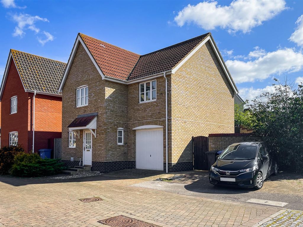 3 bed detached house for sale in Emmerson Way, Hadleigh, Ipswich IP7
