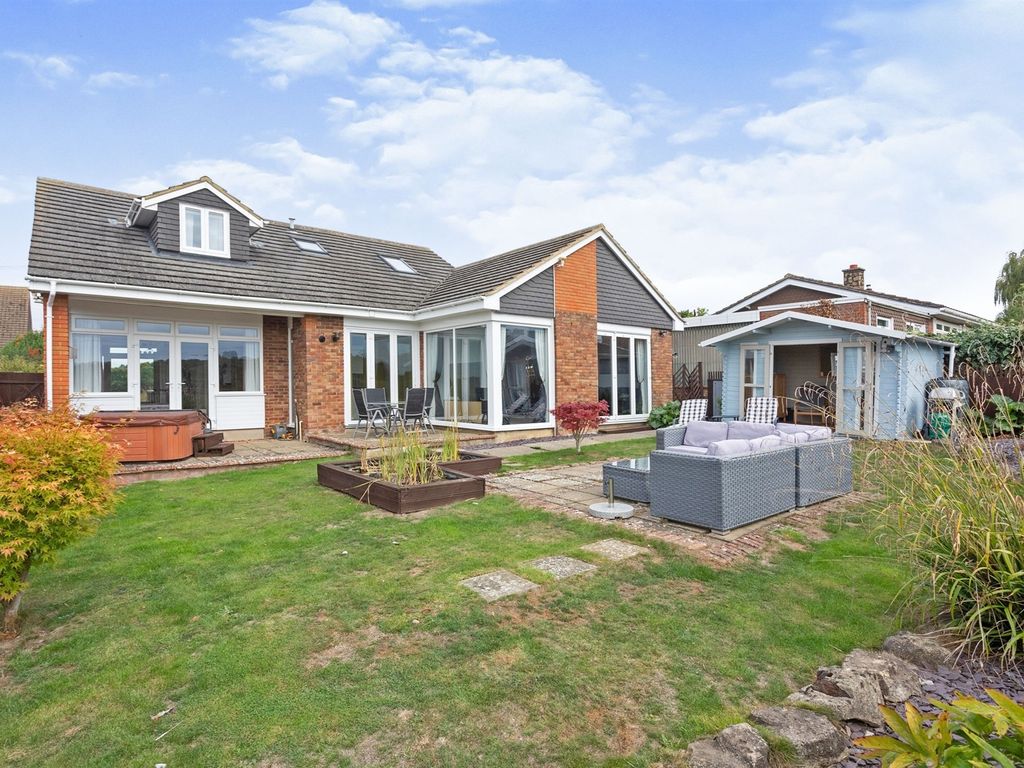 5 bed detached house for sale in Hill View, Sherington, Newport Pagnell