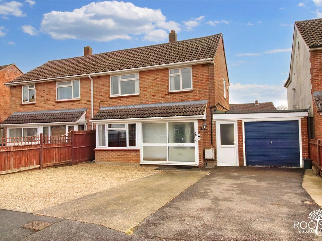 3 bed semidetached house for sale in Alexander Road, Thatcham