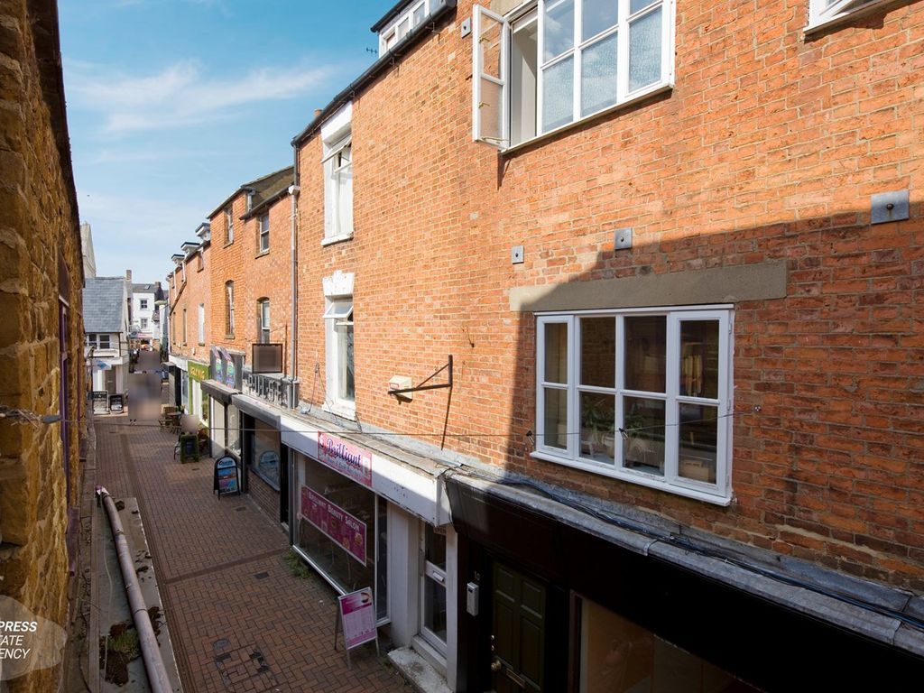 2 bed flat for sale in Church Lane, Banbury OX16 Zoopla