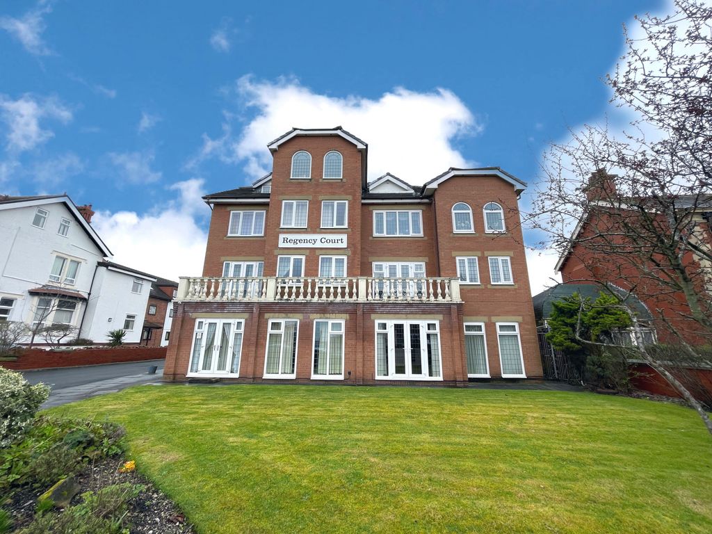 2 bed flat for sale in 121123 Newton Drive, Blackpool FY3, £140,000