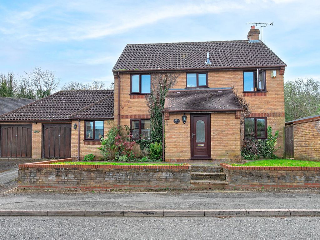 4 bed detached house for sale in Chipperfield Close, New Bradwell MK13