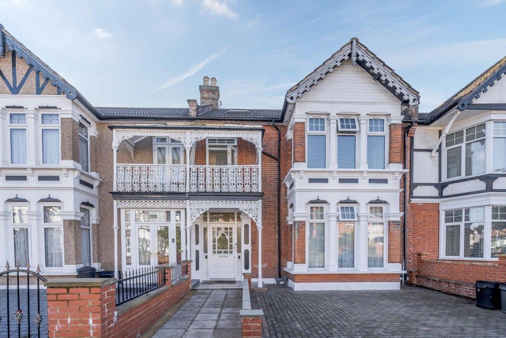 3 bed for sale in Clarendon Gardens, Ilford IG1 Zoopla