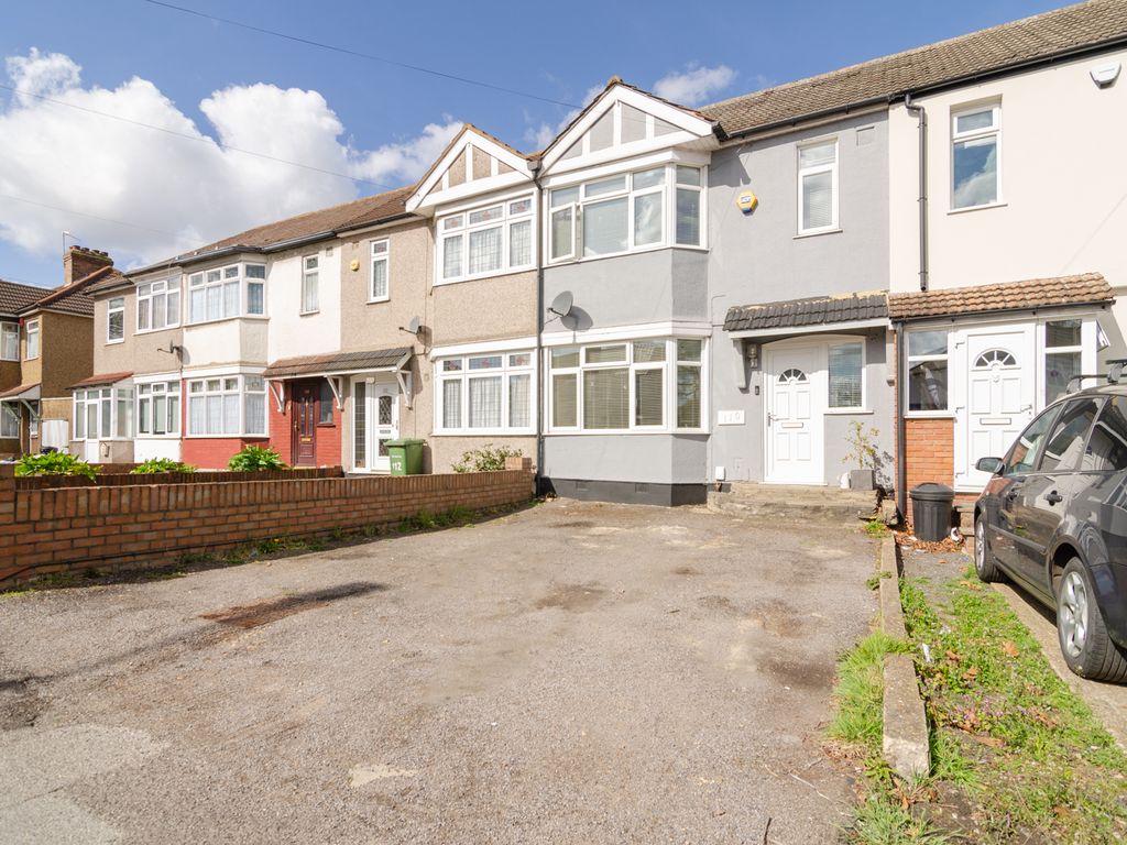 3 bed terraced house for sale in Upper Rainham Road, Hornchurch, Essex