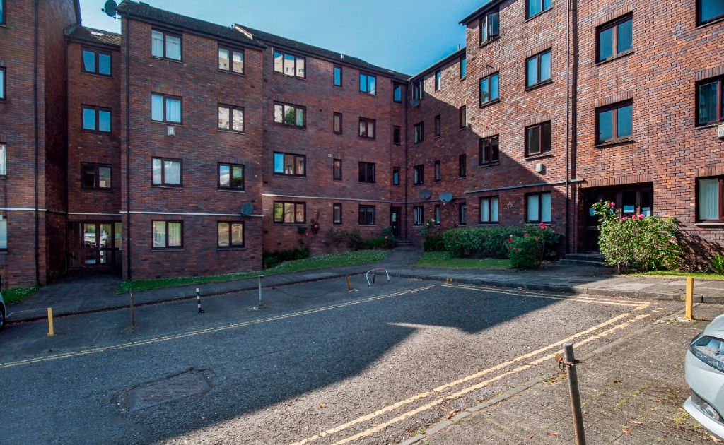 2 bed flat to rent in Hanover Court, Townhead, Glasgow G1, £1,400 pcm