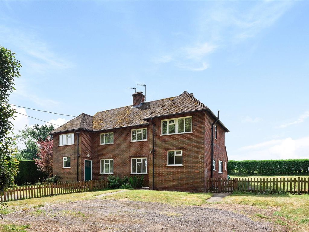 3 bed semidetached house to rent in Milford Road, Elstead, Godalming