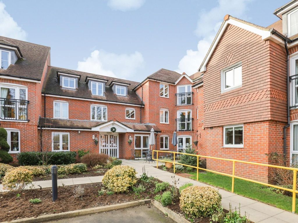 1 bed flat for sale in Oyster Lane, Byfleet, West Byfleet KT14 Zoopla