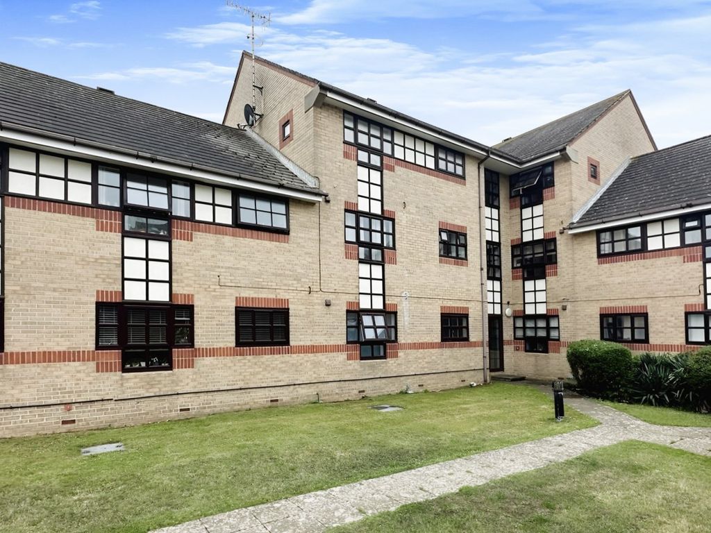 3 bed flat for sale in Emerald Quay, ShorehamBySea, West Sussex BN43, £325,000 Zoopla