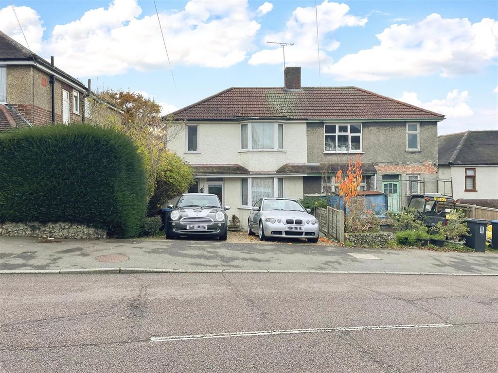 3 bed semidetached house for sale in Risedale Road, Hemel Hempstead