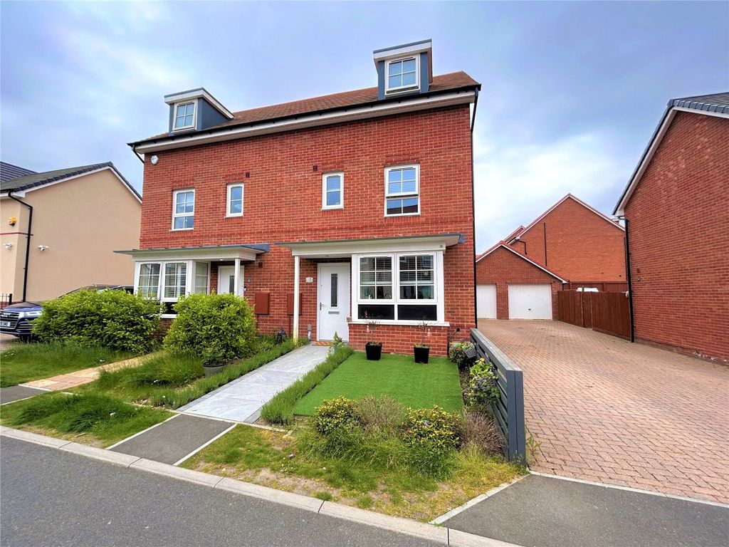 4 bed semidetached house for sale in Frost Drive, Wellesley, Aldershot, Hampshire GU11 Zoopla