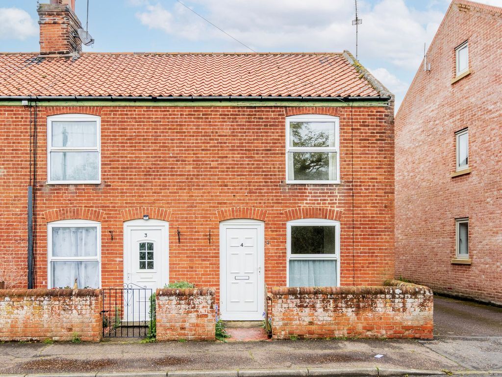 2 bed end terrace house for sale in The Staithe, Stalham, Norwich NR12