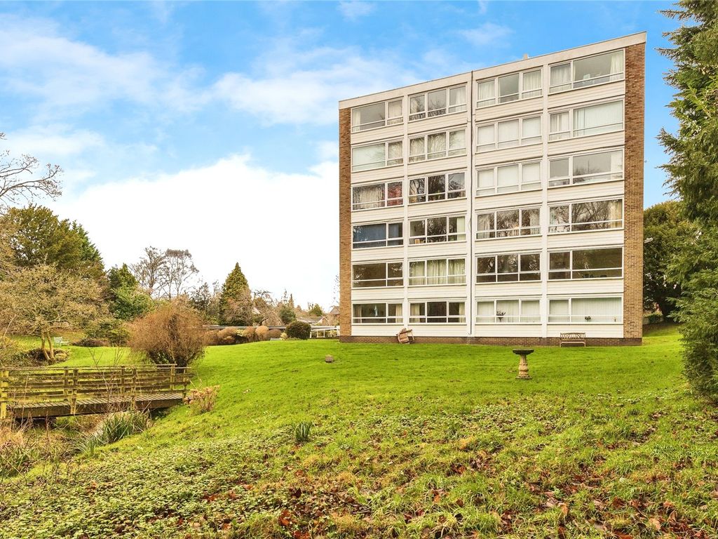 2 bed flat to rent in Withyholt Court, Charlton Kings, Cheltenham