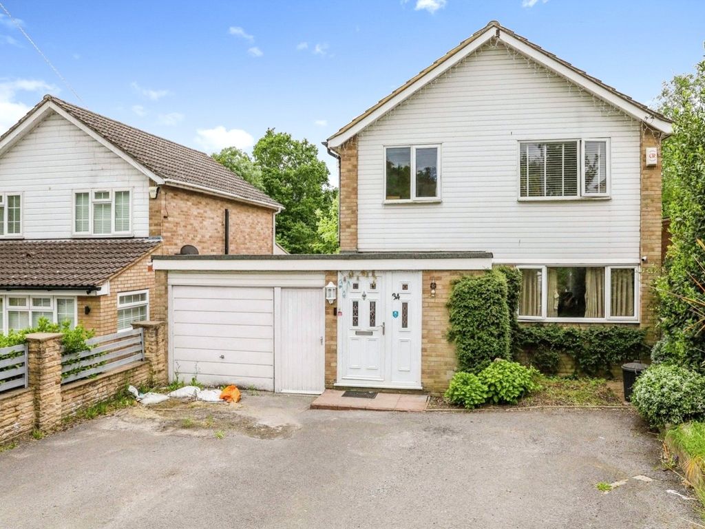3 bed detached house to rent in Loddon Bridge Road, Woodley, Reading