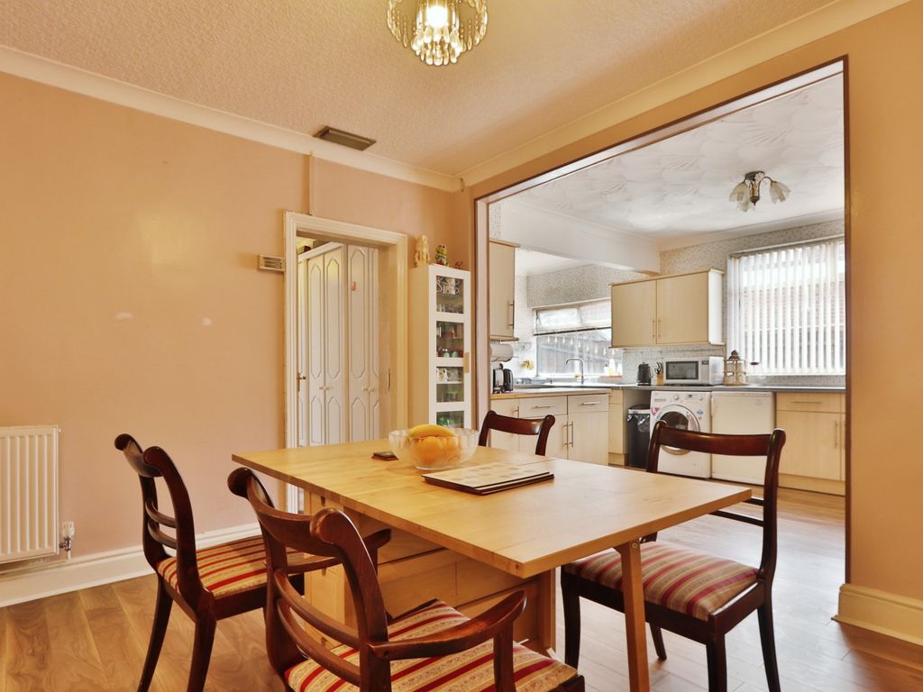 5 bed semidetached house for sale in Silverdale Road, Hull HU6, £