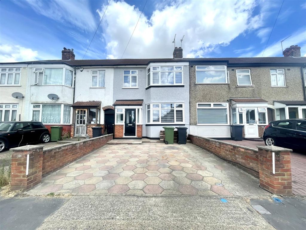 3 bed terraced house to rent in Raglan Avenue, Waltham Cross EN8 Zoopla