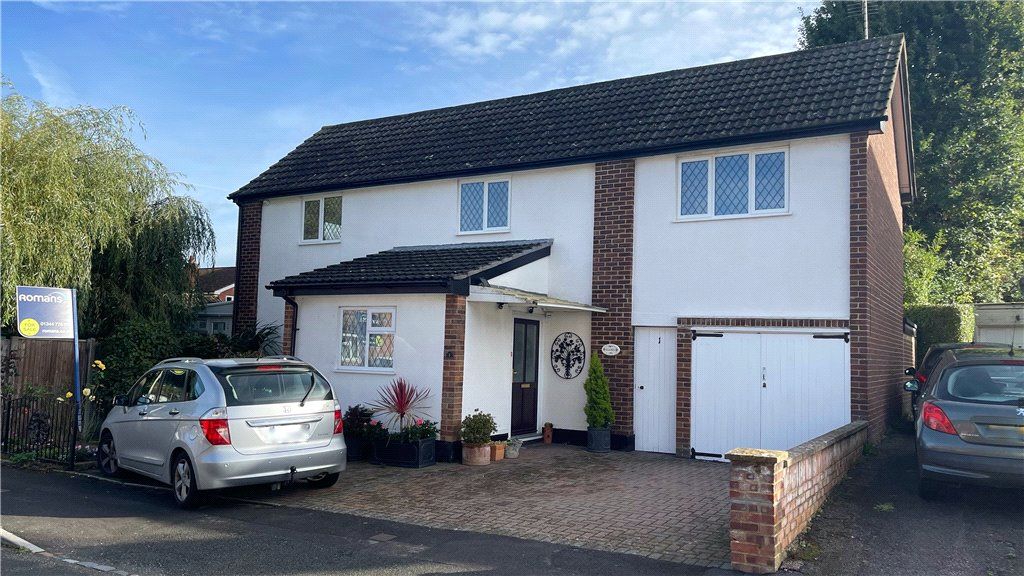 4 bed detached house for sale in Lyon Road, Crowthorne, Berkshire RG45