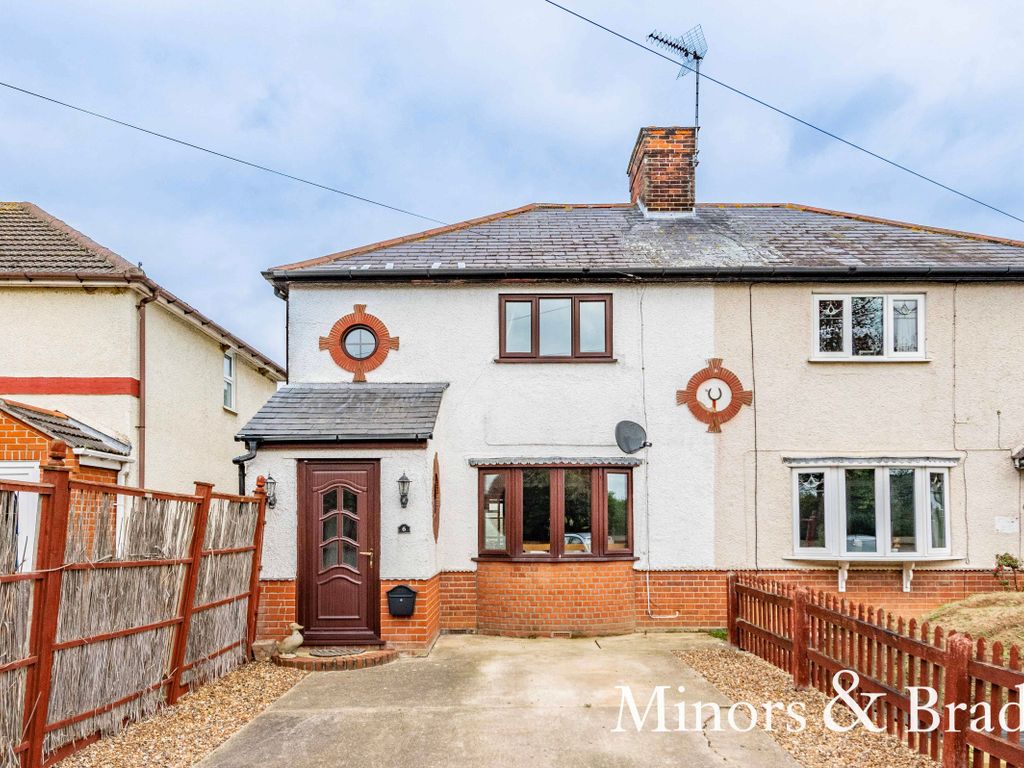 3 bed semidetached house for sale in Court Road, Rollesby, Great