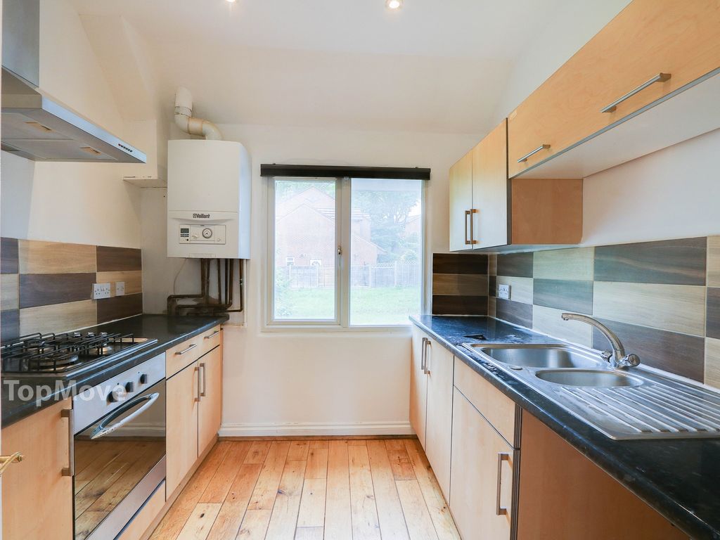 2 bed flat to rent in Brighton Road, Coulsdon CR5, £1,350 pcm Zoopla