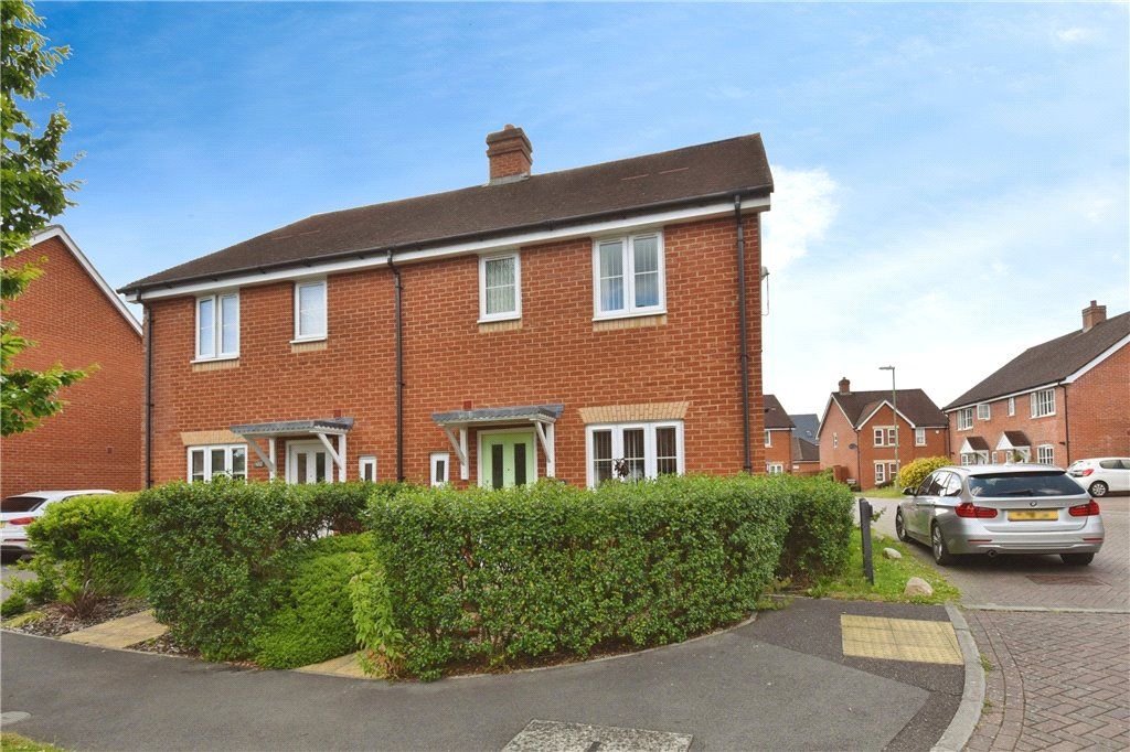3 bed semidetached house for sale in Cutforth Way, Romsey, Hampshire