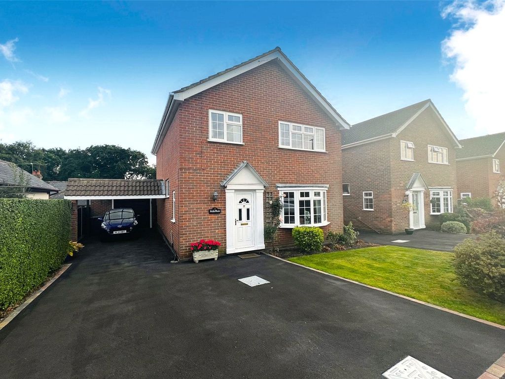 3 bed detached house for sale in Guildford Road, Ash, Surrey GU12, £