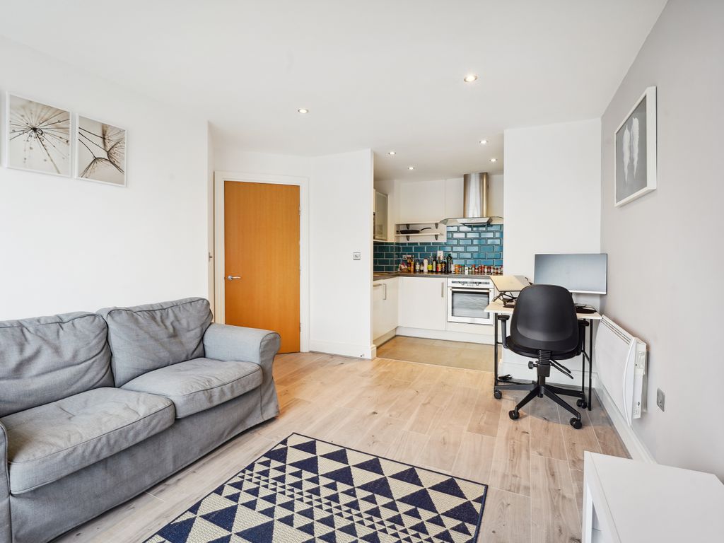 2 bed flat for sale in Omega Building, Smugglers Way SW18, £400,000
