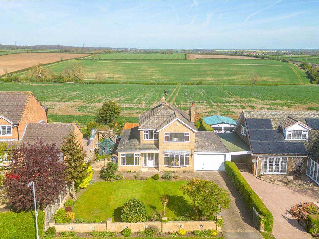 3 bed detached house for sale in Corby Road, Swayfield, Grantham NG33