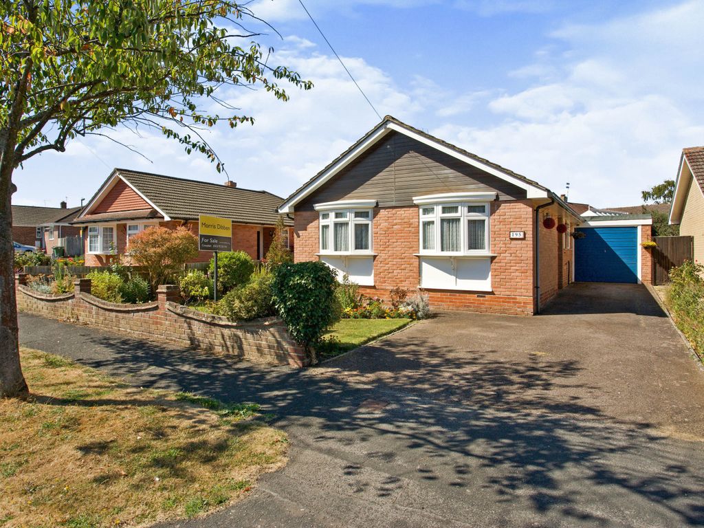 4 bed bungalow for sale in Greenfield Crescent, Waterlooville PO8 Zoopla