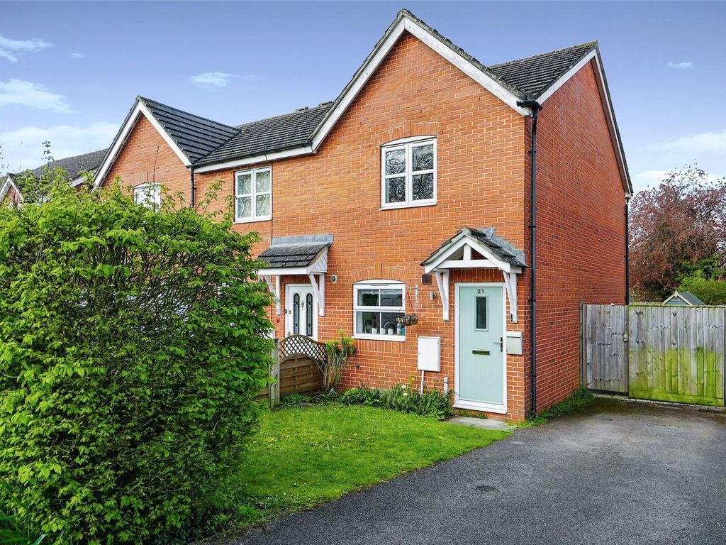 2 bed end terrace house for sale in Hamilton Close, Bicester